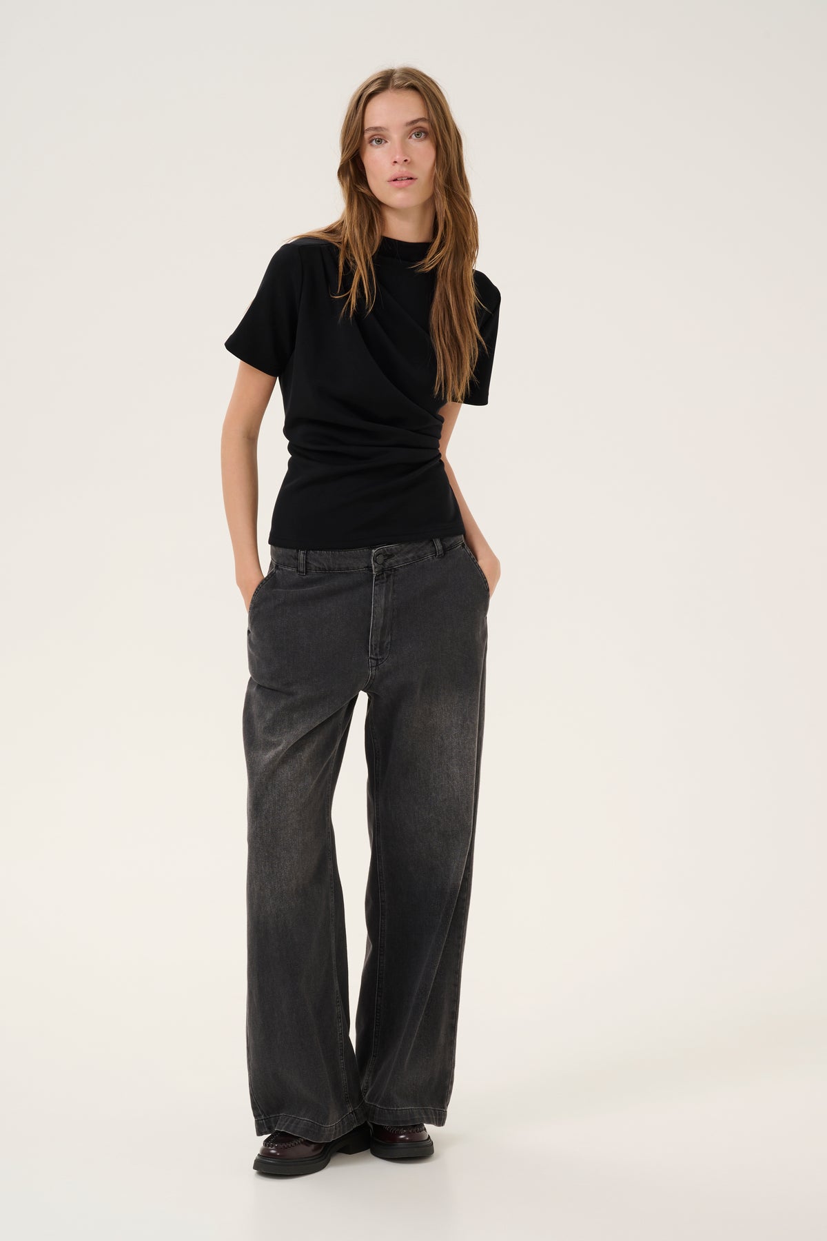 HelleMW Tee Black My Essential Wardrobe
