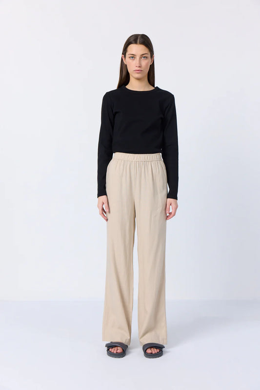 Numbia 3 Top Black Levete Room