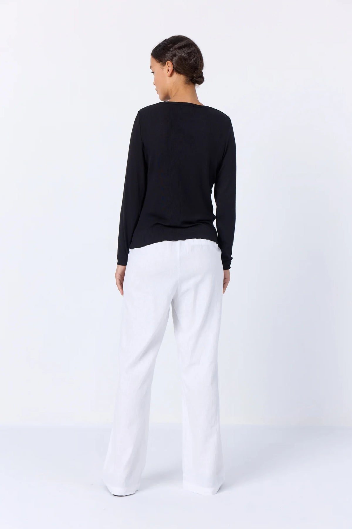 LR-Ika 4 Top Black Levete Room