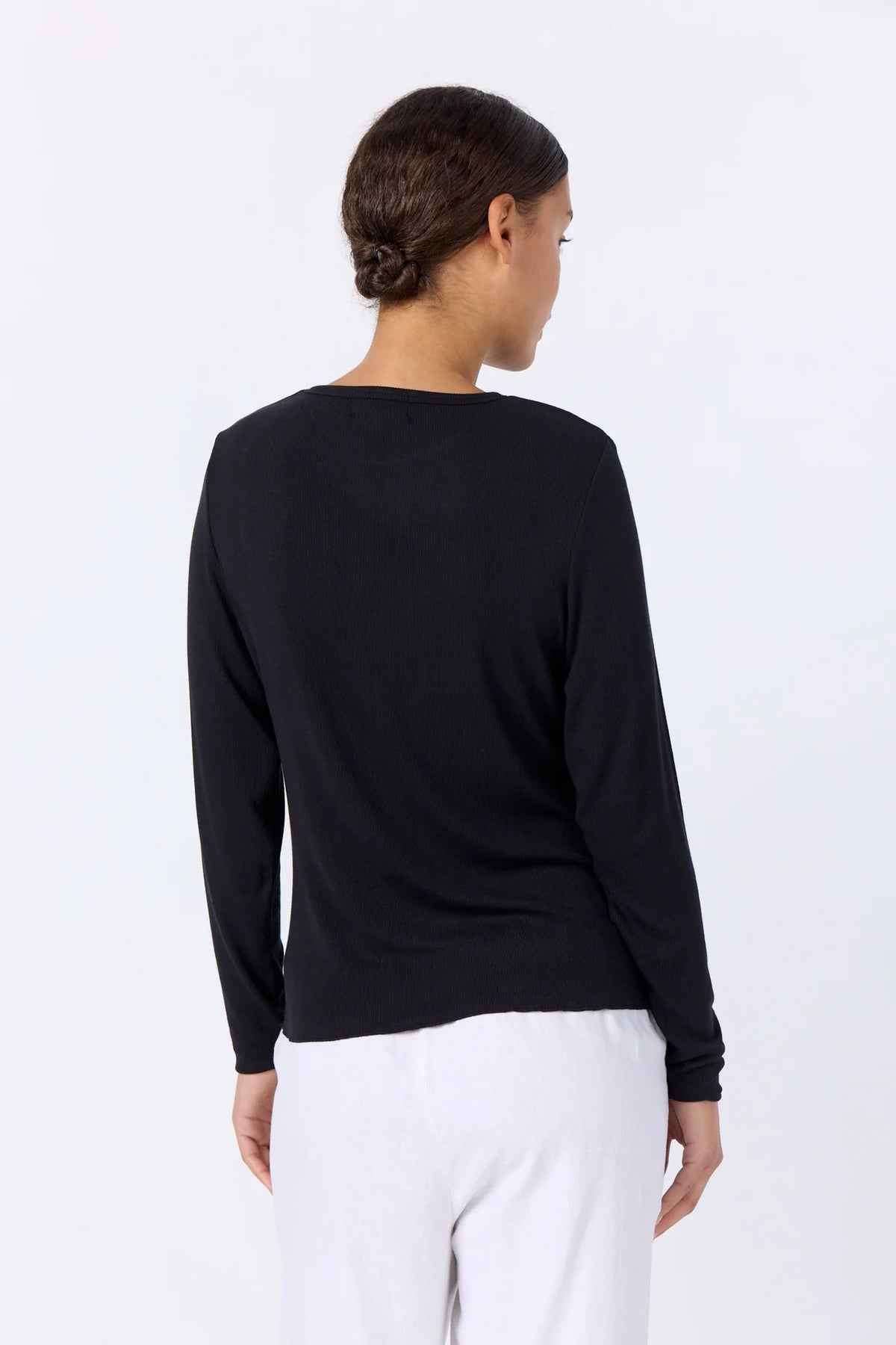 LR-Ika 4 Top Black Levete Room
