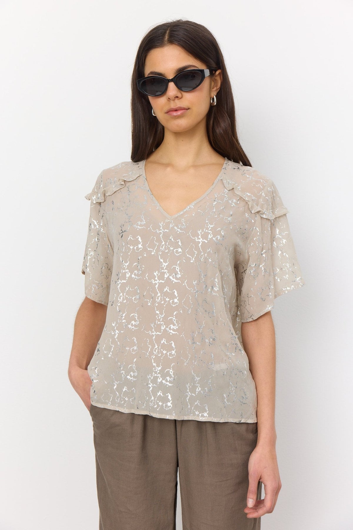 LR-Galaxy 2 Blouse Sand Levete Room