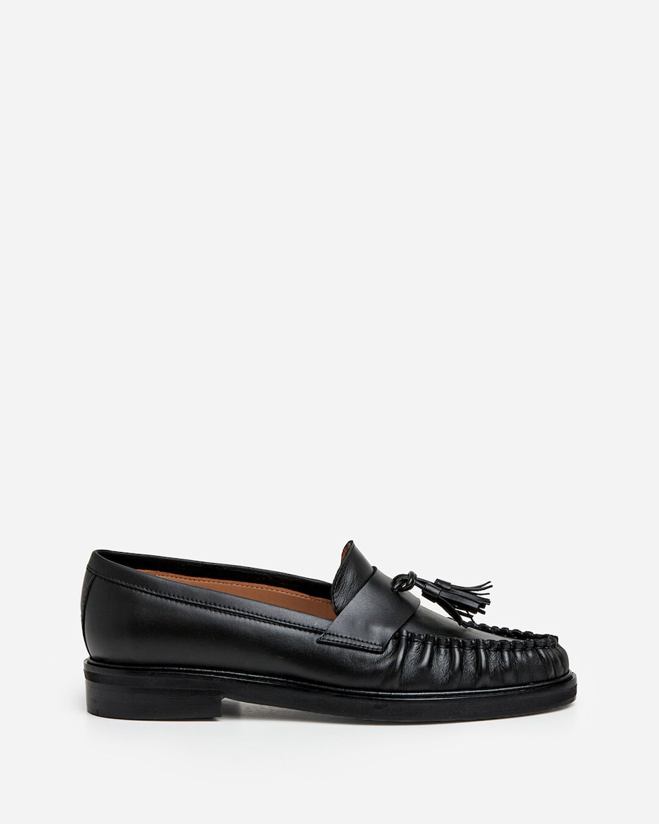Sigrid Leather Black Flattered