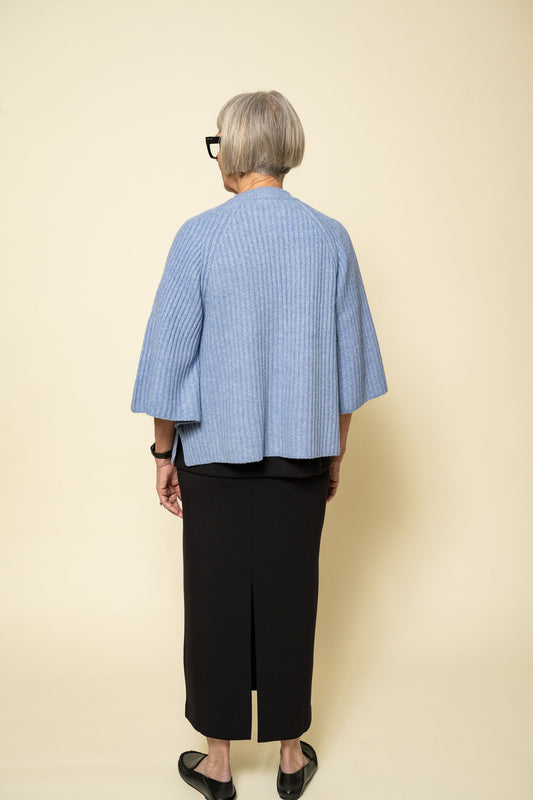Louis Cape Light Blue Continue