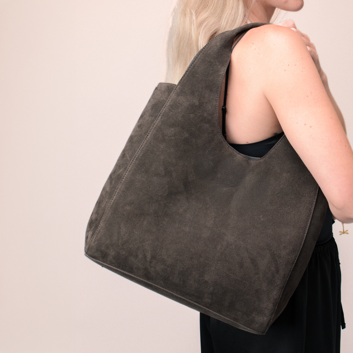 Salerno Bag XL Dark Brown Suede Latalia