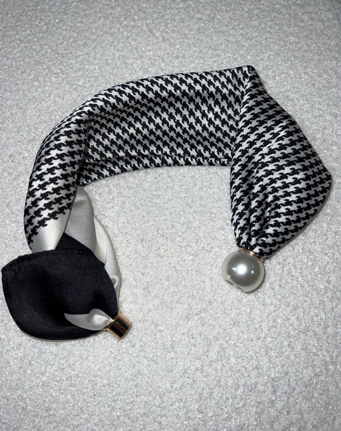 Magnetic Scarf Houndstooth The Shoelace Brand
