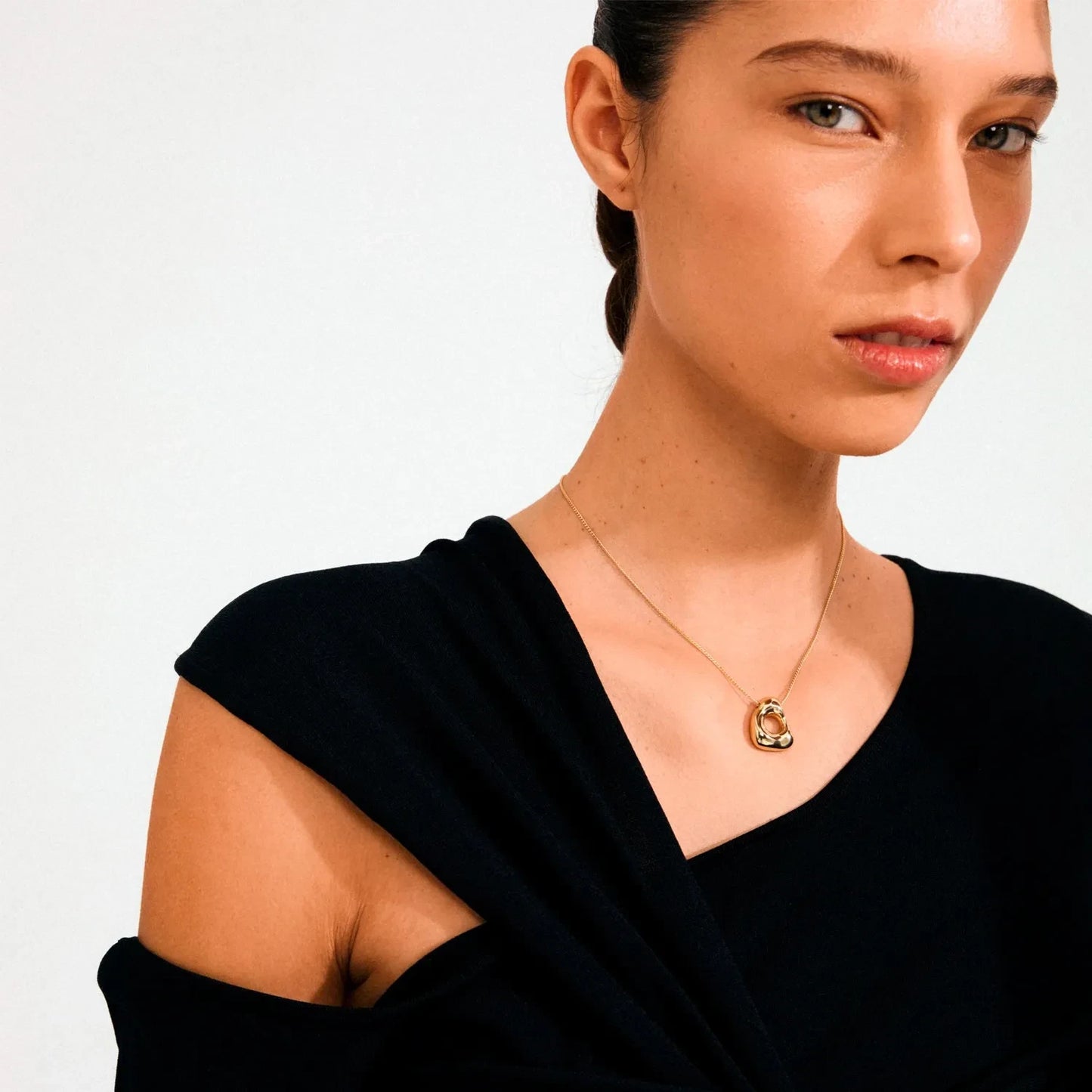 Free Necklace Gold Pilgrim