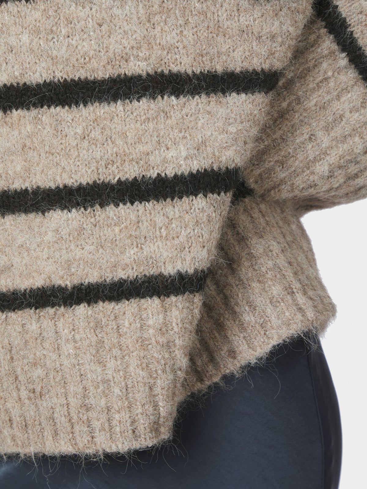 Roeme Fluffy Stripe Knit Beige Melange Neo Noir