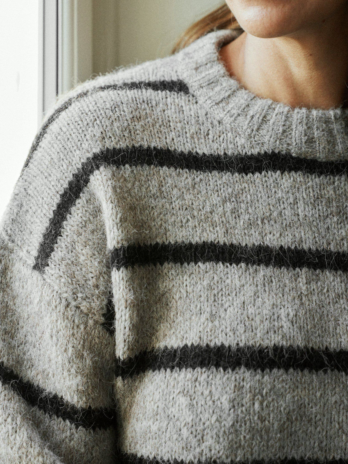 Roeme Fluffy Stripe Knit Beige Melange Neo Noir
