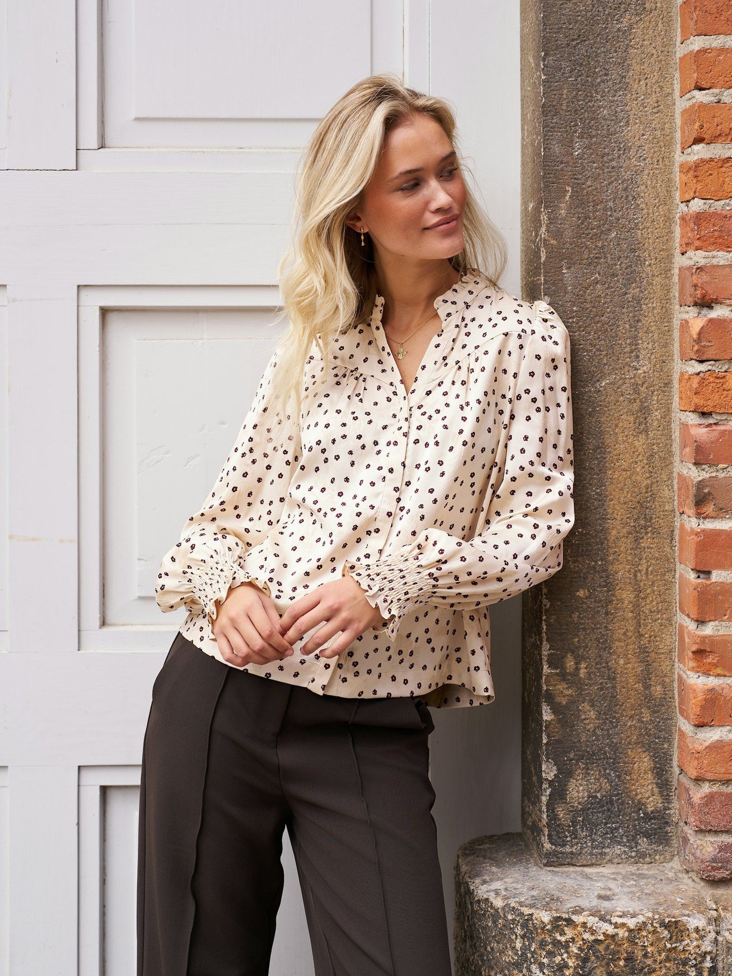 Astrida Flower Jacquard Blouse Creme Neo Noir