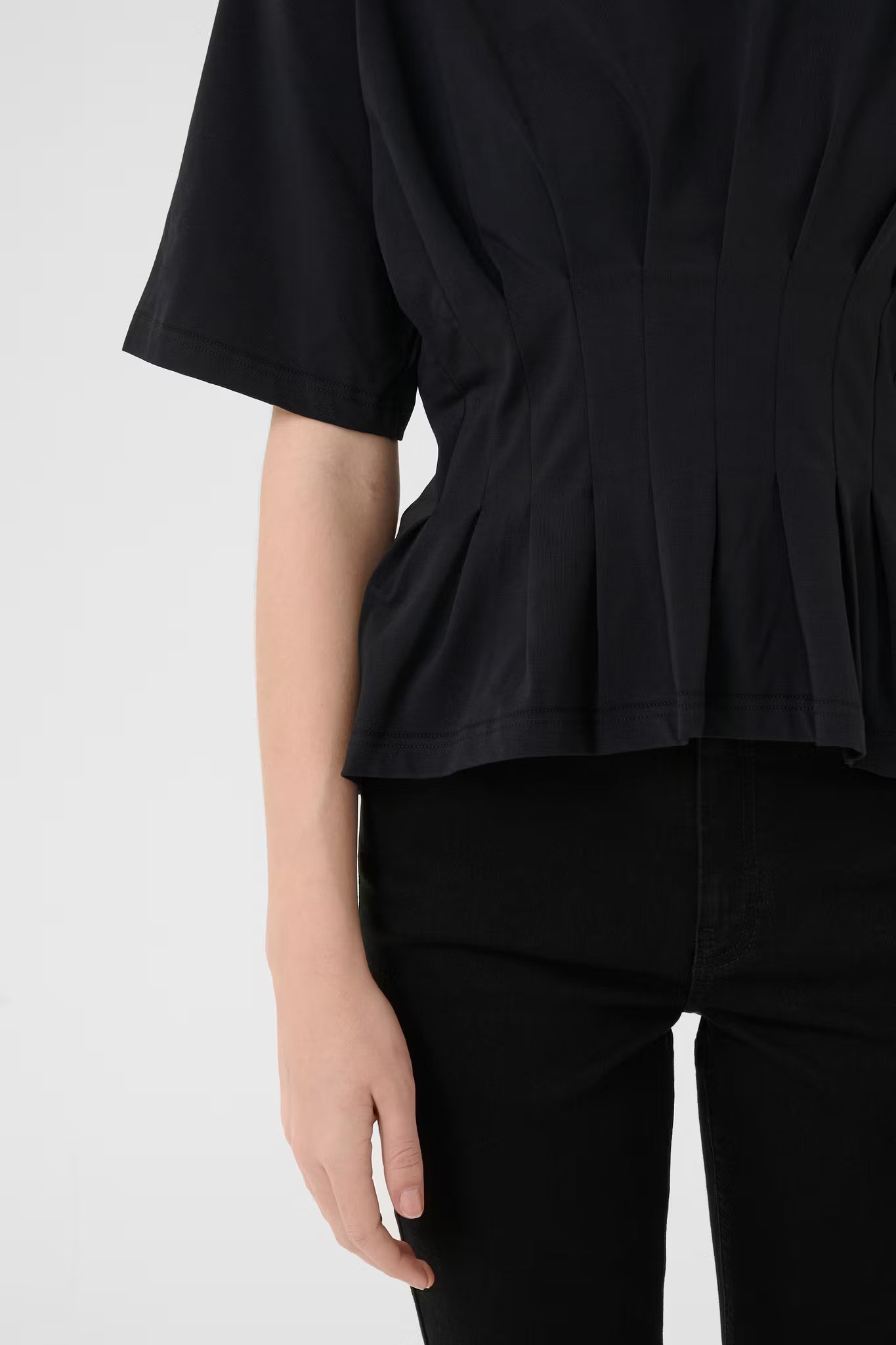 Inez T-shirt Black Gestuz