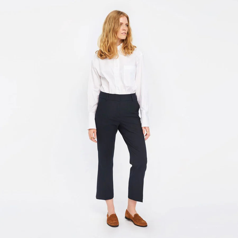 Clara Crop 285 Navy Five Units