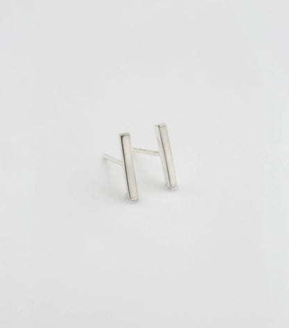 Strict Plain Bar Earrings Silver Syster P