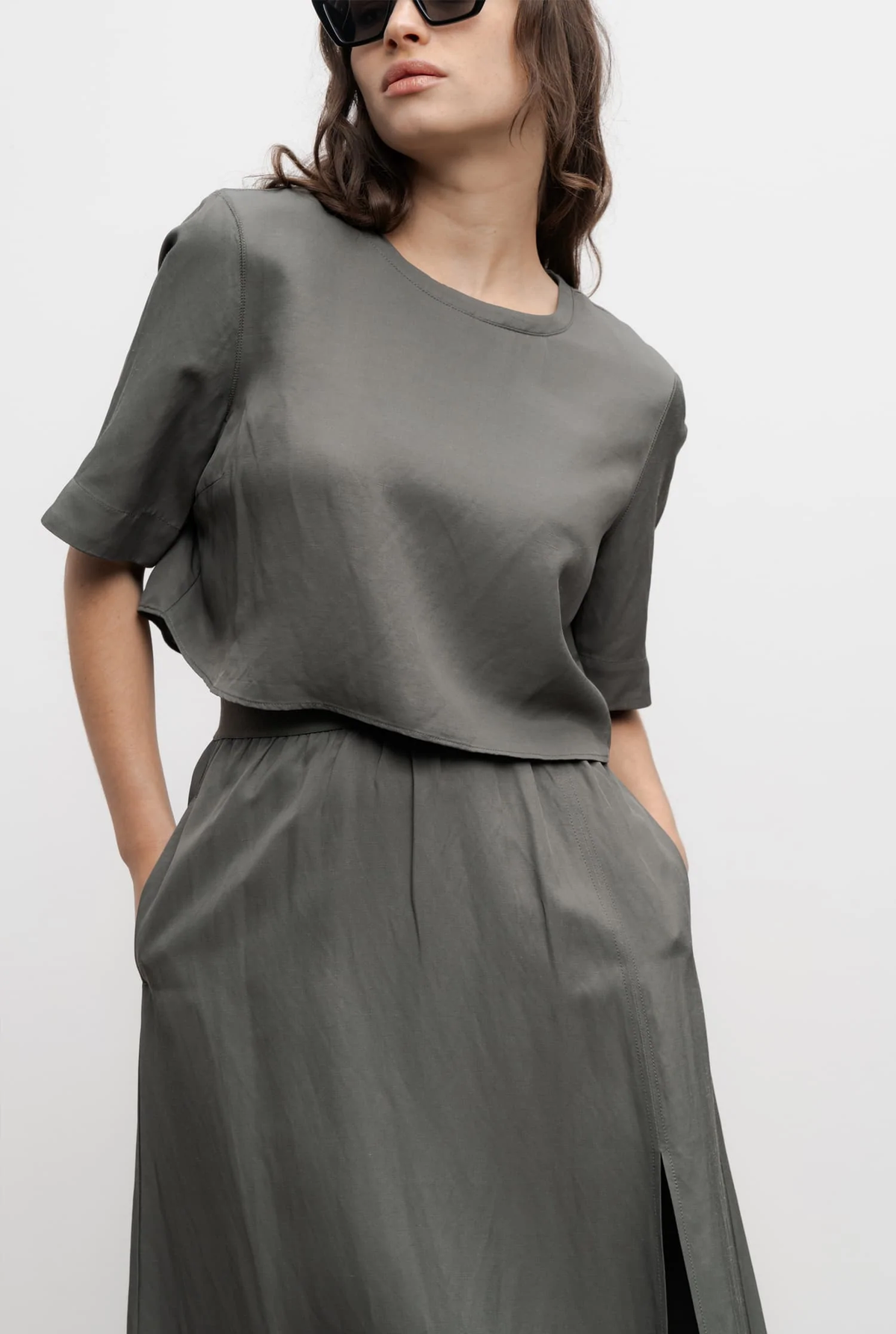 Pim Cropped Linen Tee Military Green Ahlvar Gallery