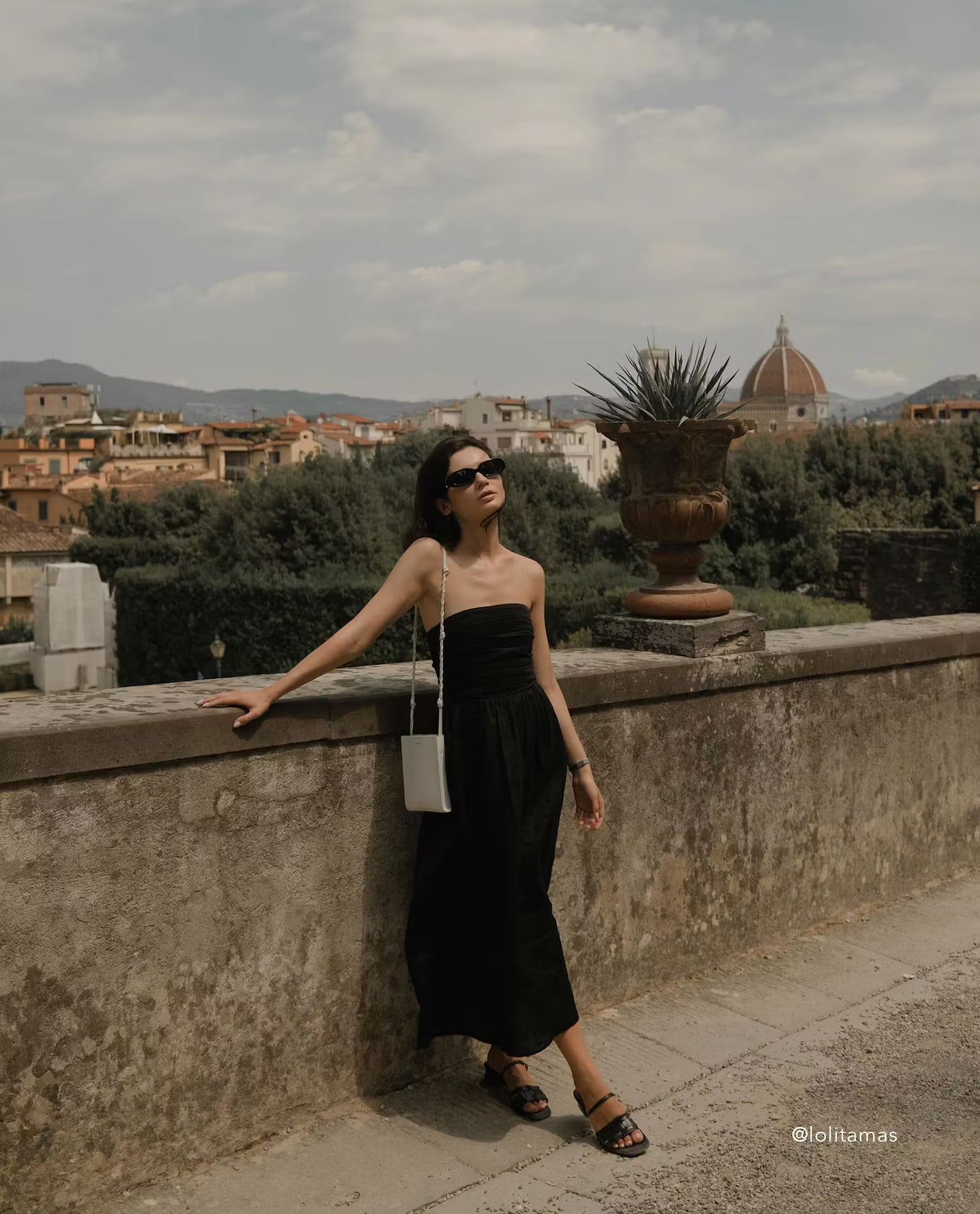 Freja Leather Black Flattered