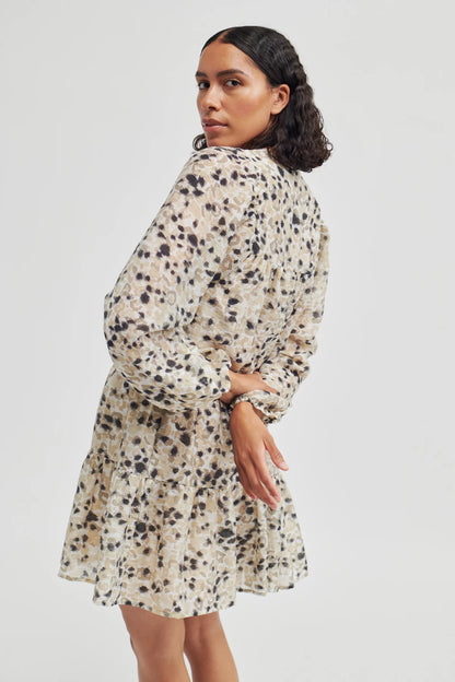Gaura Dress Crockery Second Female