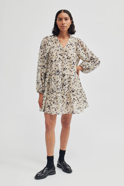 Gaura Dress Crockery Second Female