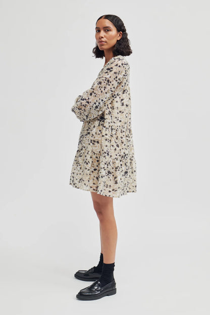 Gaura Dress Crockery Second Female