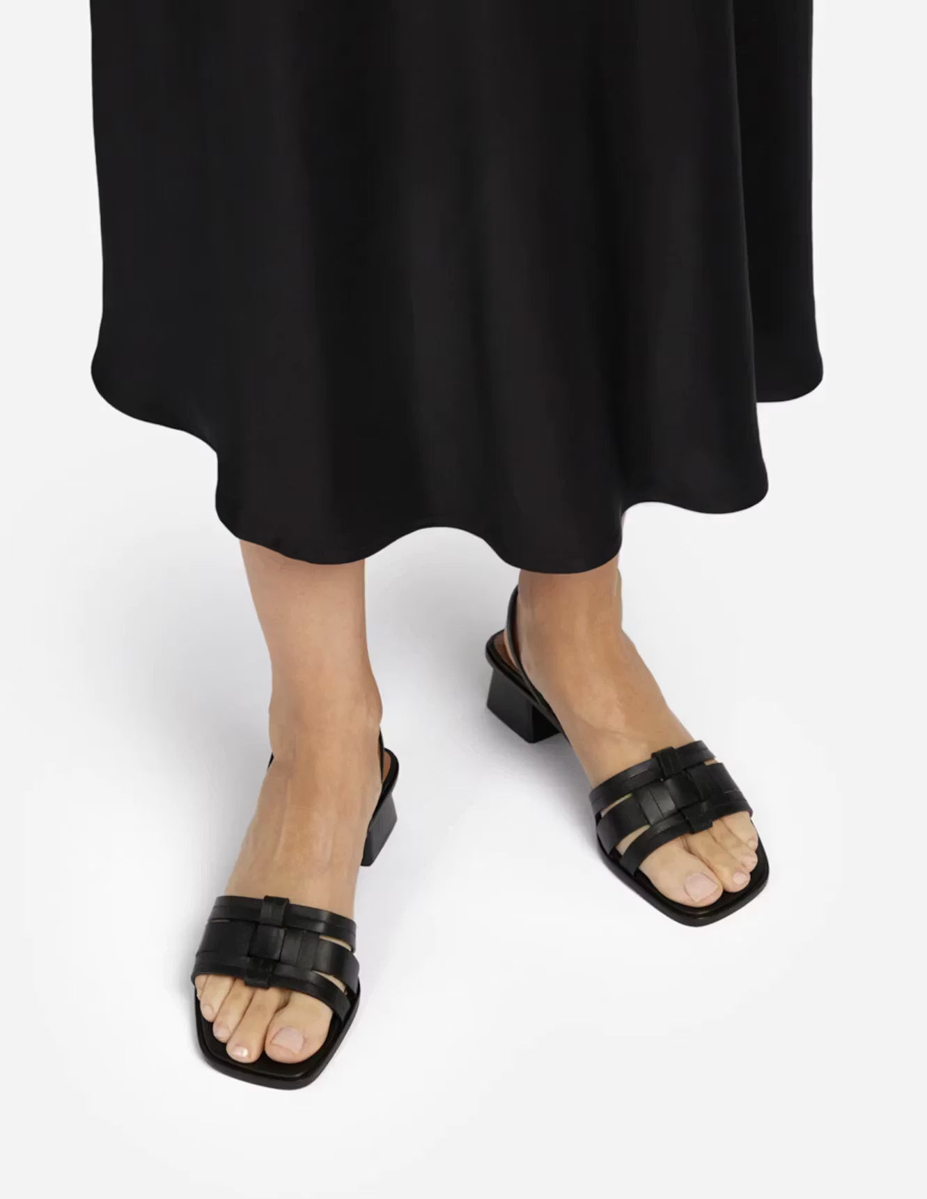 Freja Leather Black Flattered