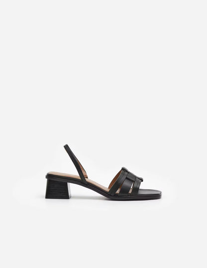 Freja Leather Black Flattered