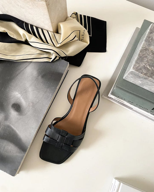 Freja Leather Black Flattered
