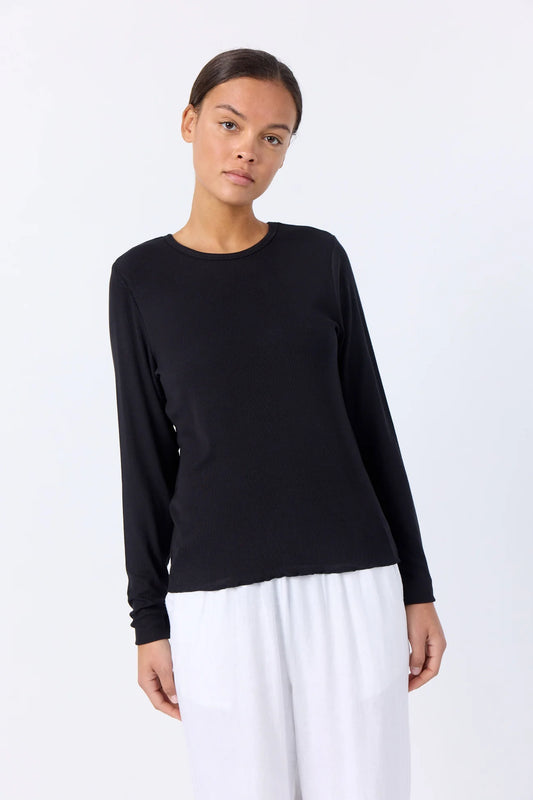 LR-Ika 4 Top Black Levete Room