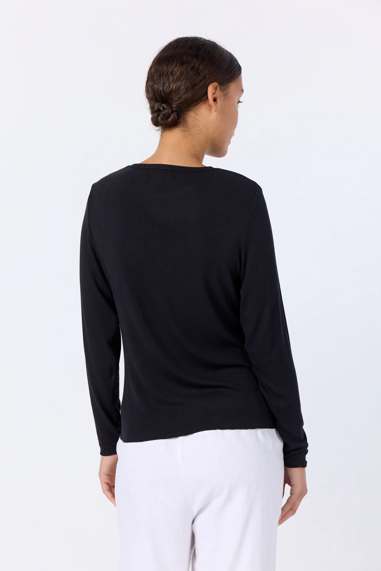 LR-Ika 4 Top Black Levete Room