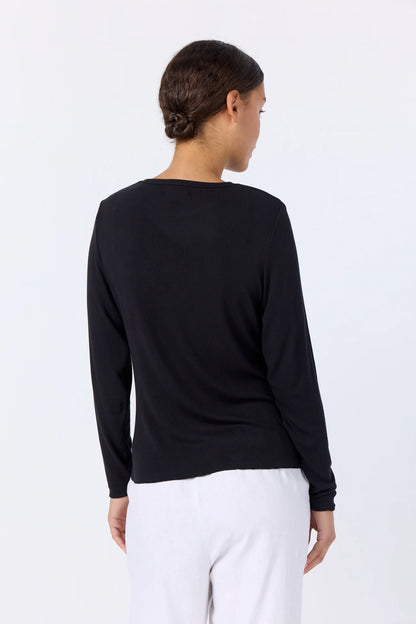 LR-Ika 4 Top Black Levete Room