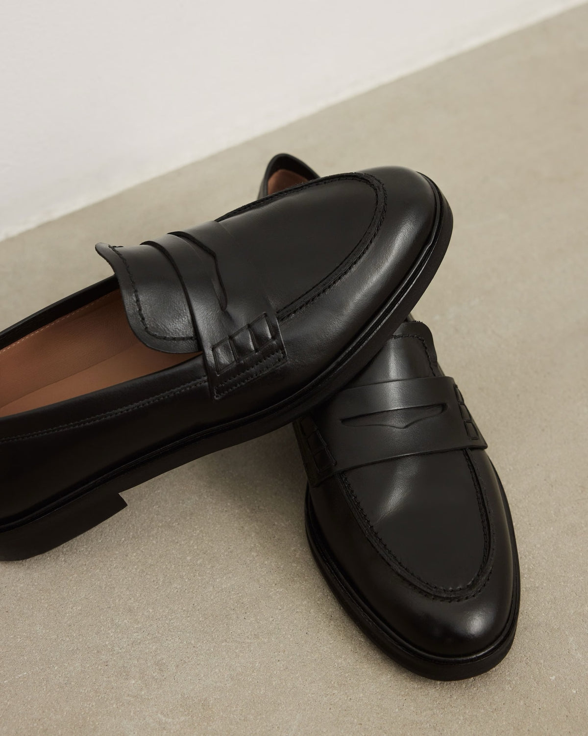 Sara Leather Black Flattered