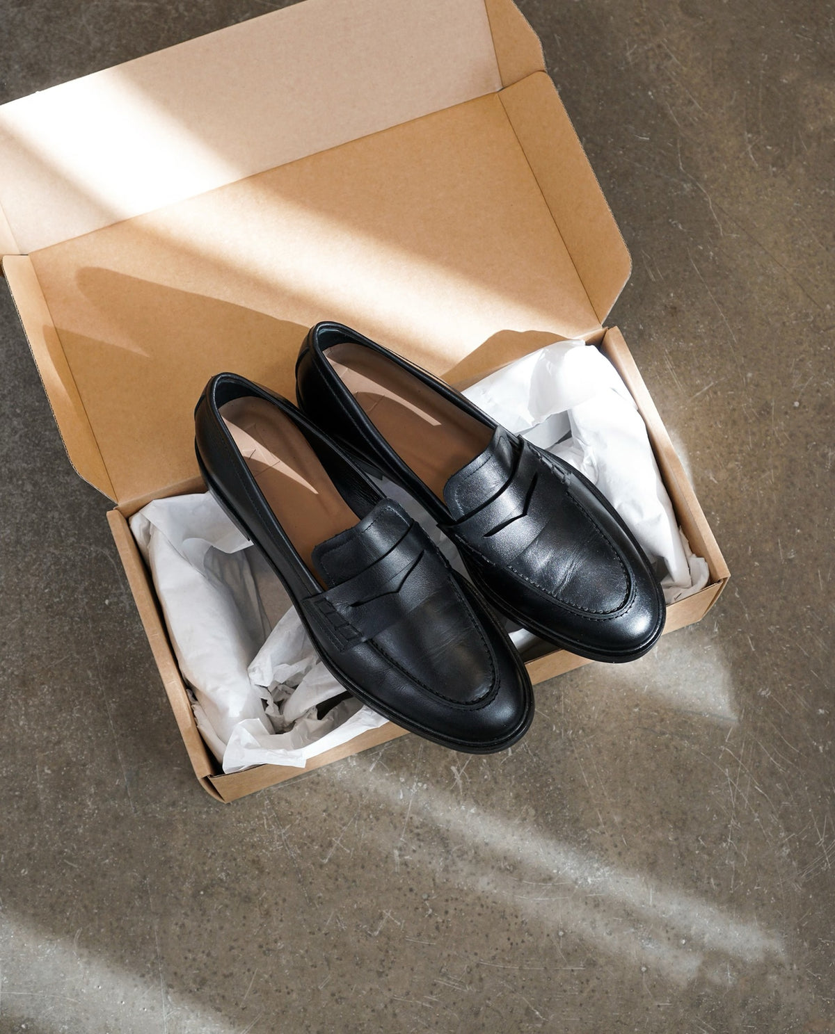Sara Leather Black Flattered
