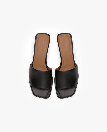 Jody Leather Black Flattered