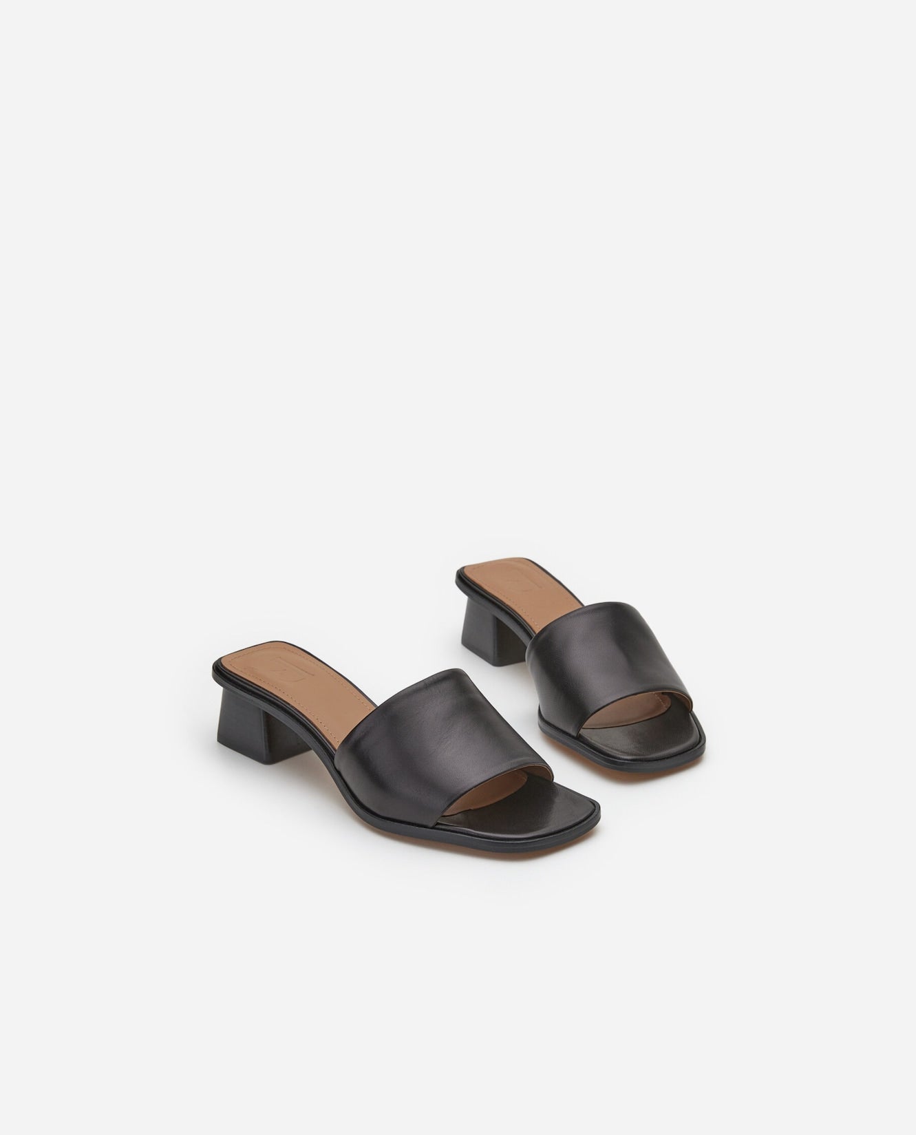 Jody Leather Black Flattered