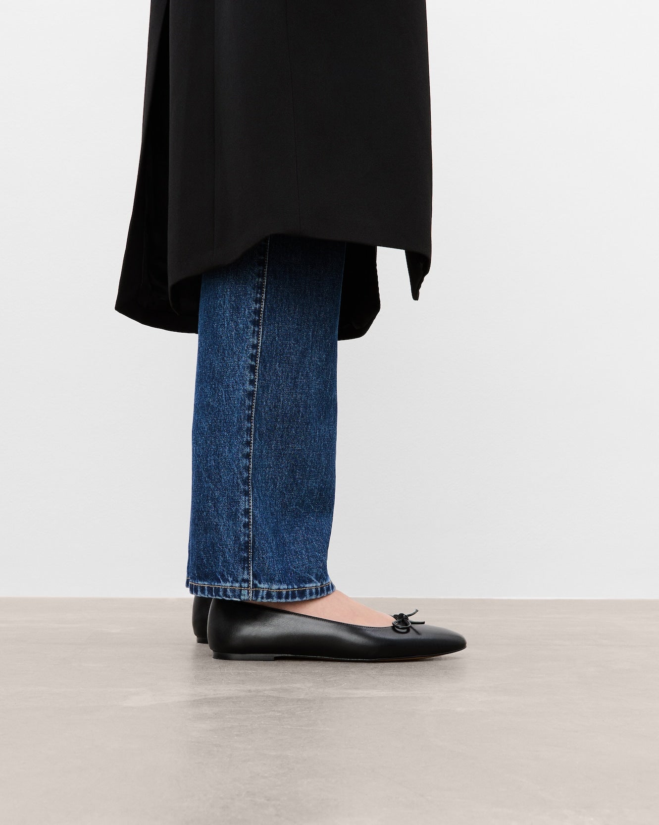 Bodil Leather Black Flattered