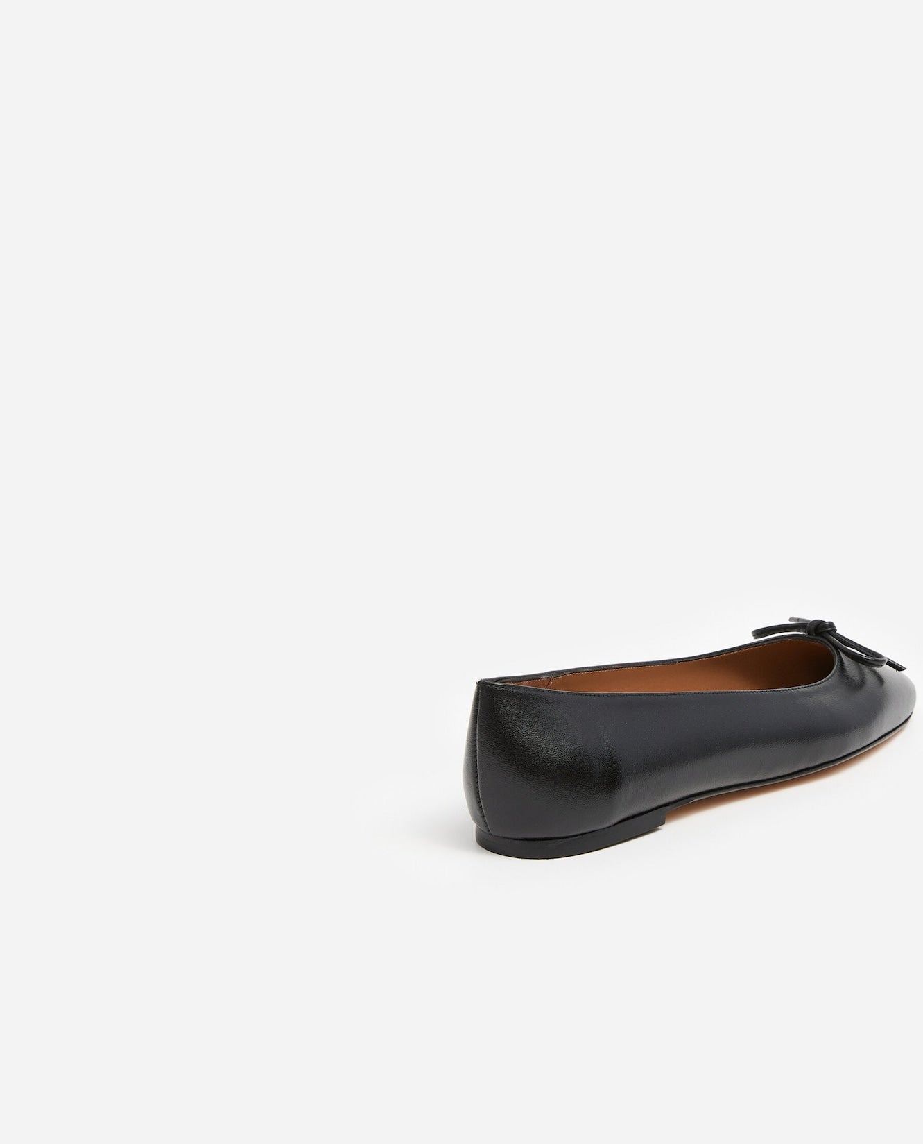 Bodil Leather Black Flattered