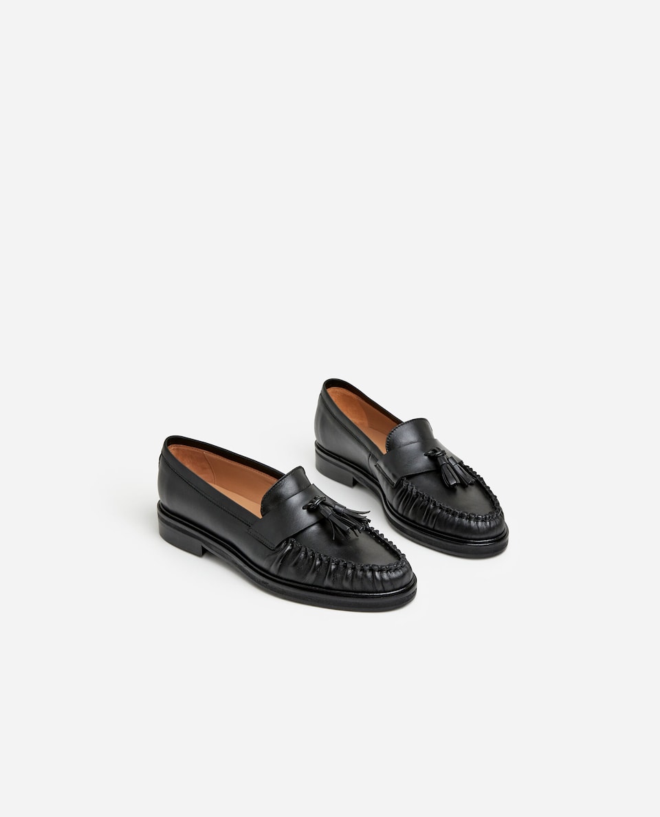 Sigrid Leather Black Flattered