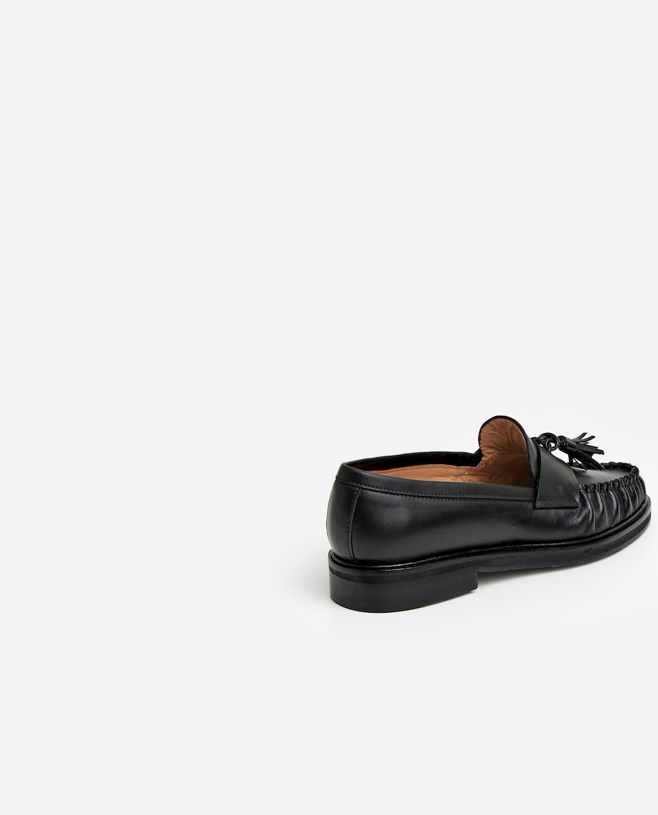 Sigrid Leather Black Flattered