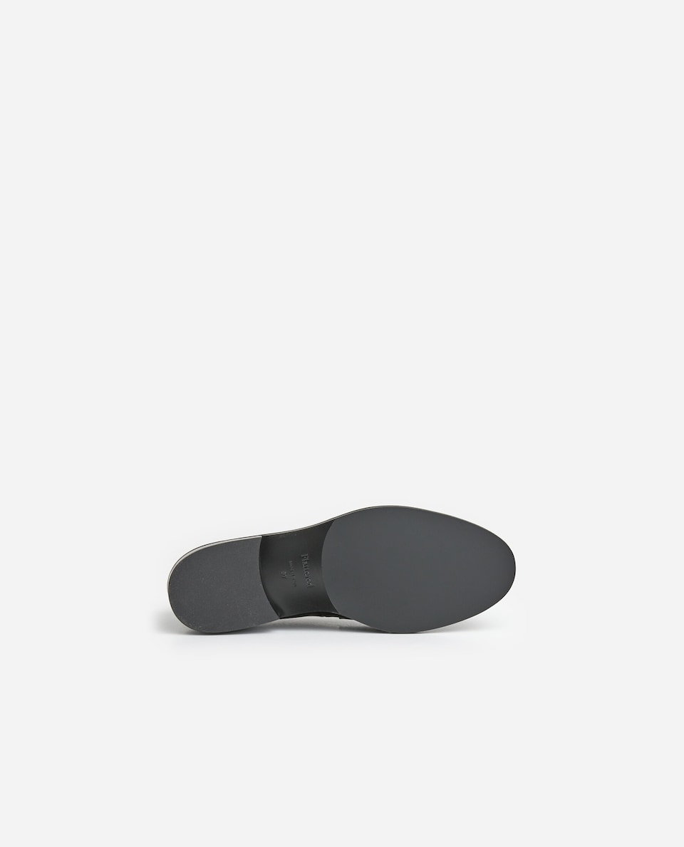 Sigrid Leather Black Flattered