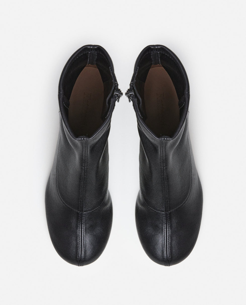 Ember Leather Black Flattered