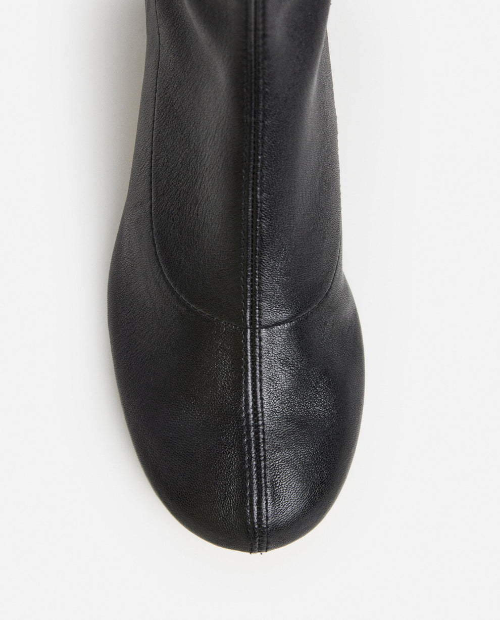 Ember Leather Black Flattered