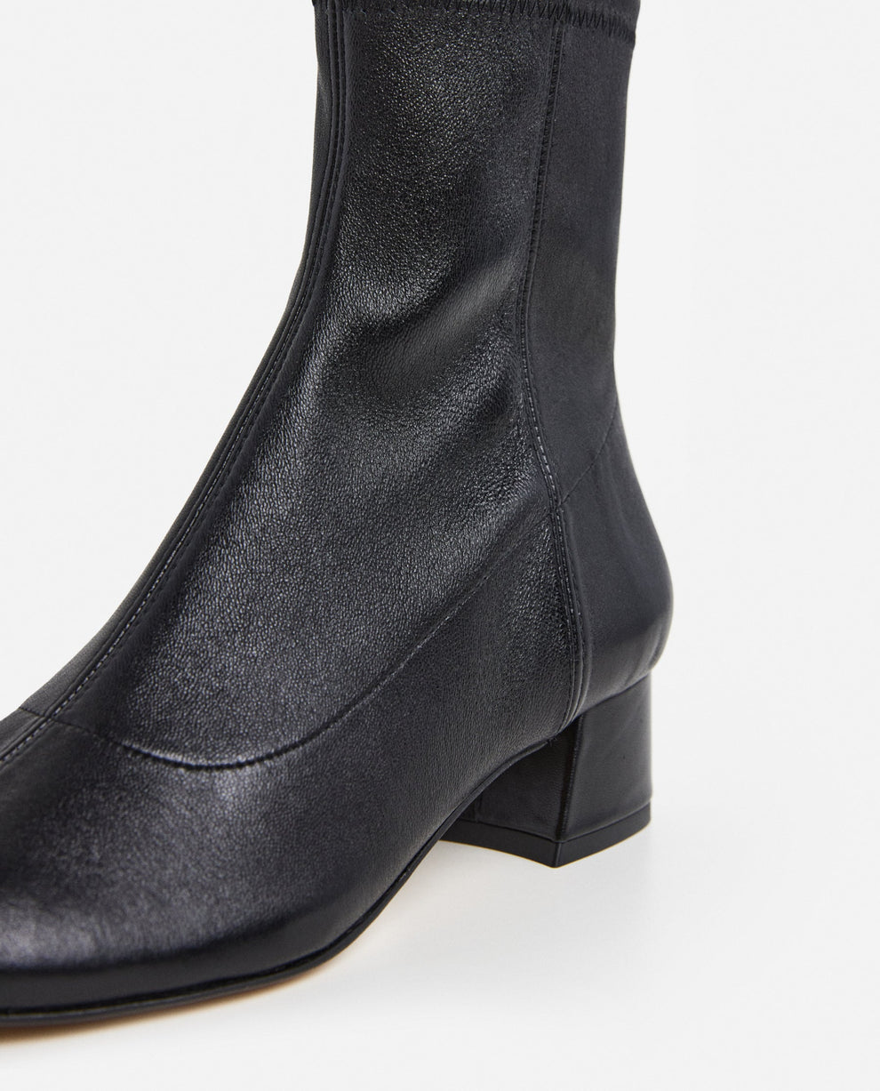 Ember Leather Black Flattered