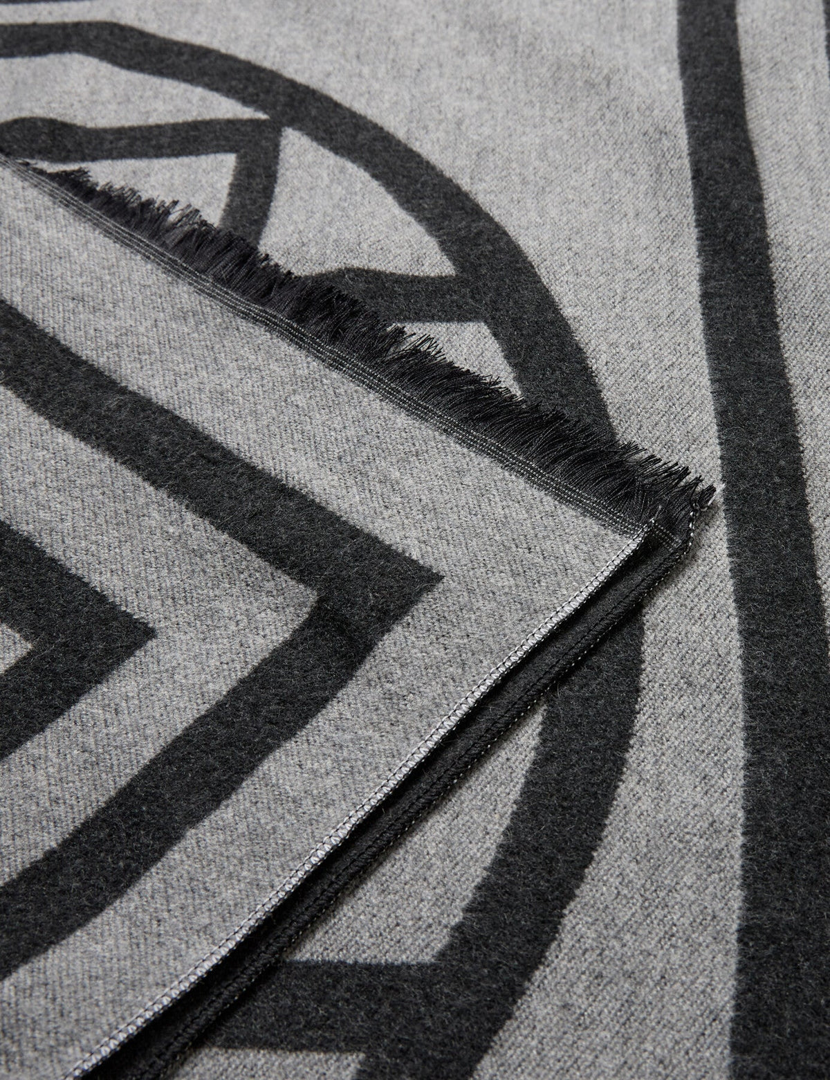 LR-Hartley 1 Scarf Dark Grey Levete Room