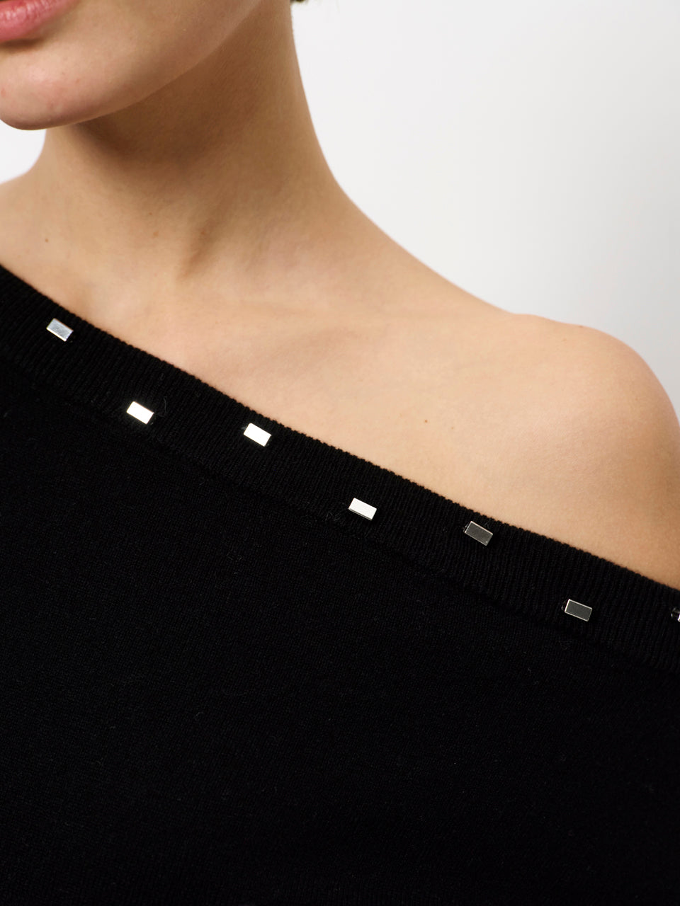 Mayu Off Shoulder Sweater Raven Dante6