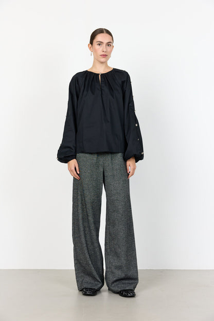 LR-Isla Solid 131 Shirt Black Levete Room