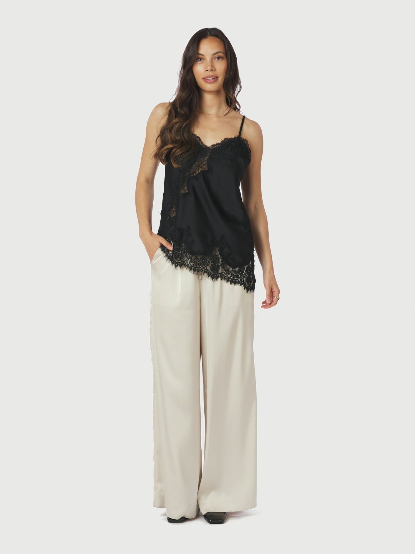 Viole Lace Top Black Neo Noir