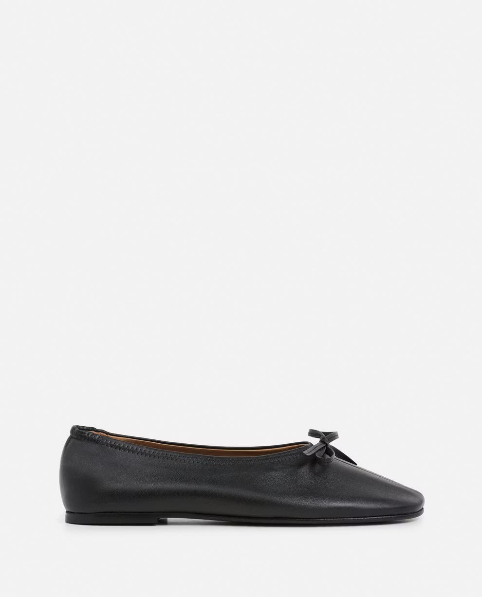 Blaise Leather Black Flattered