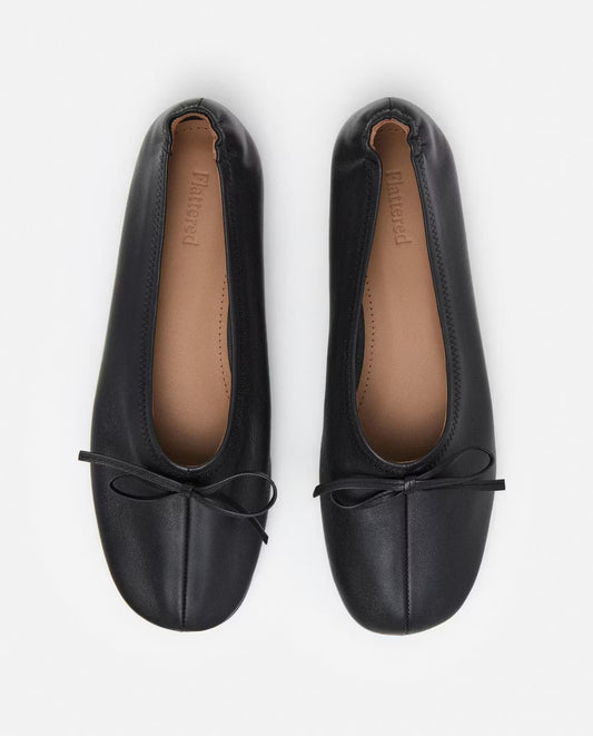 Blaise Leather Black Flattered