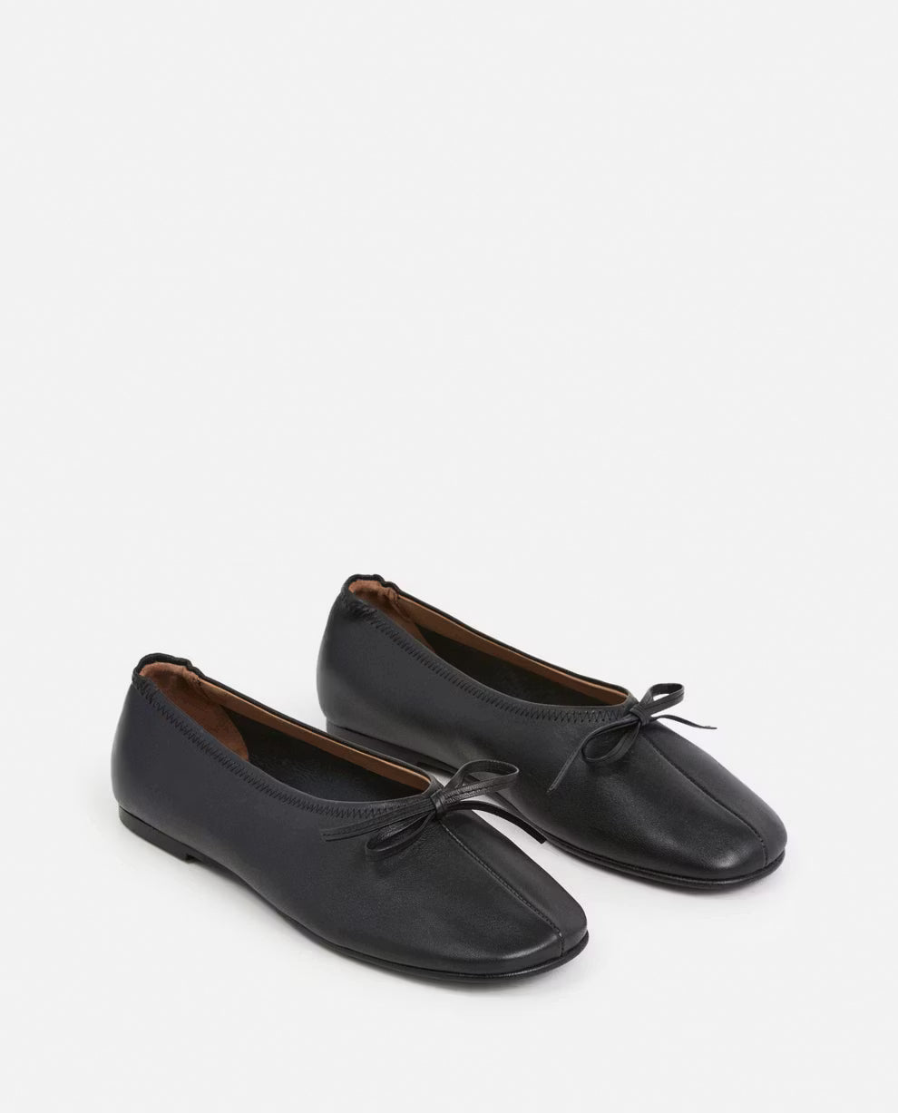 Blaise Leather Black Flattered