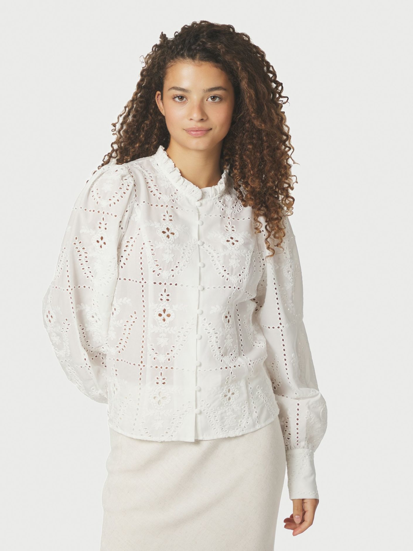Gilda Embroidery Blouse White Neo Noir