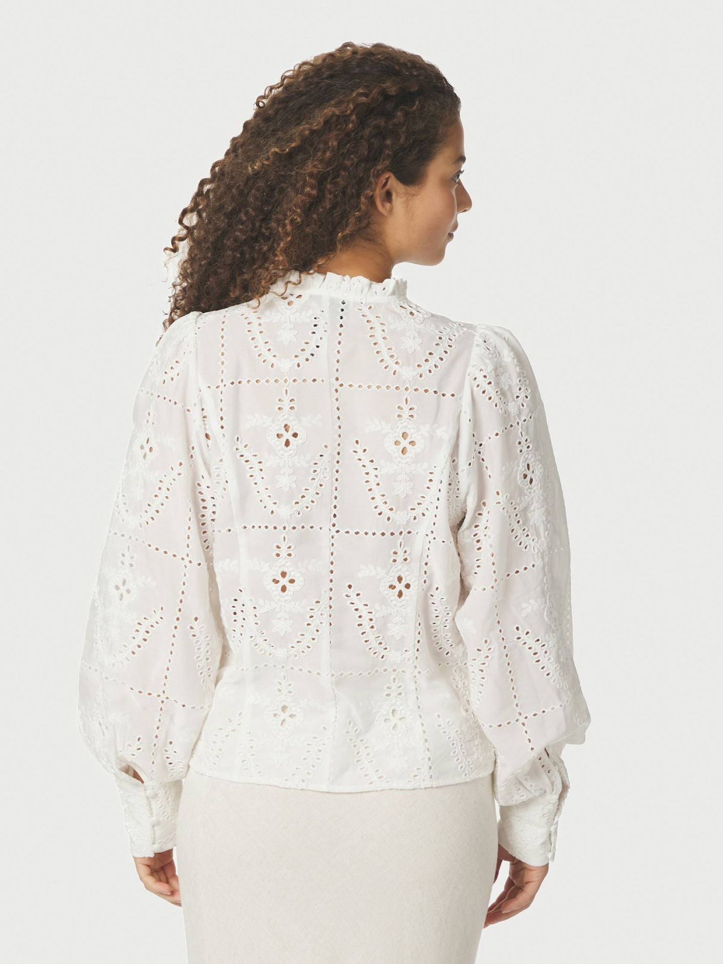 Gilda Embroidery Blouse White Neo Noir