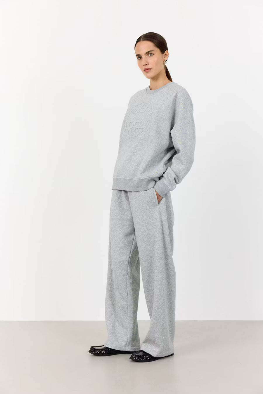 LR-Nuka 11 Sweatshirt Light Grey Levete Room