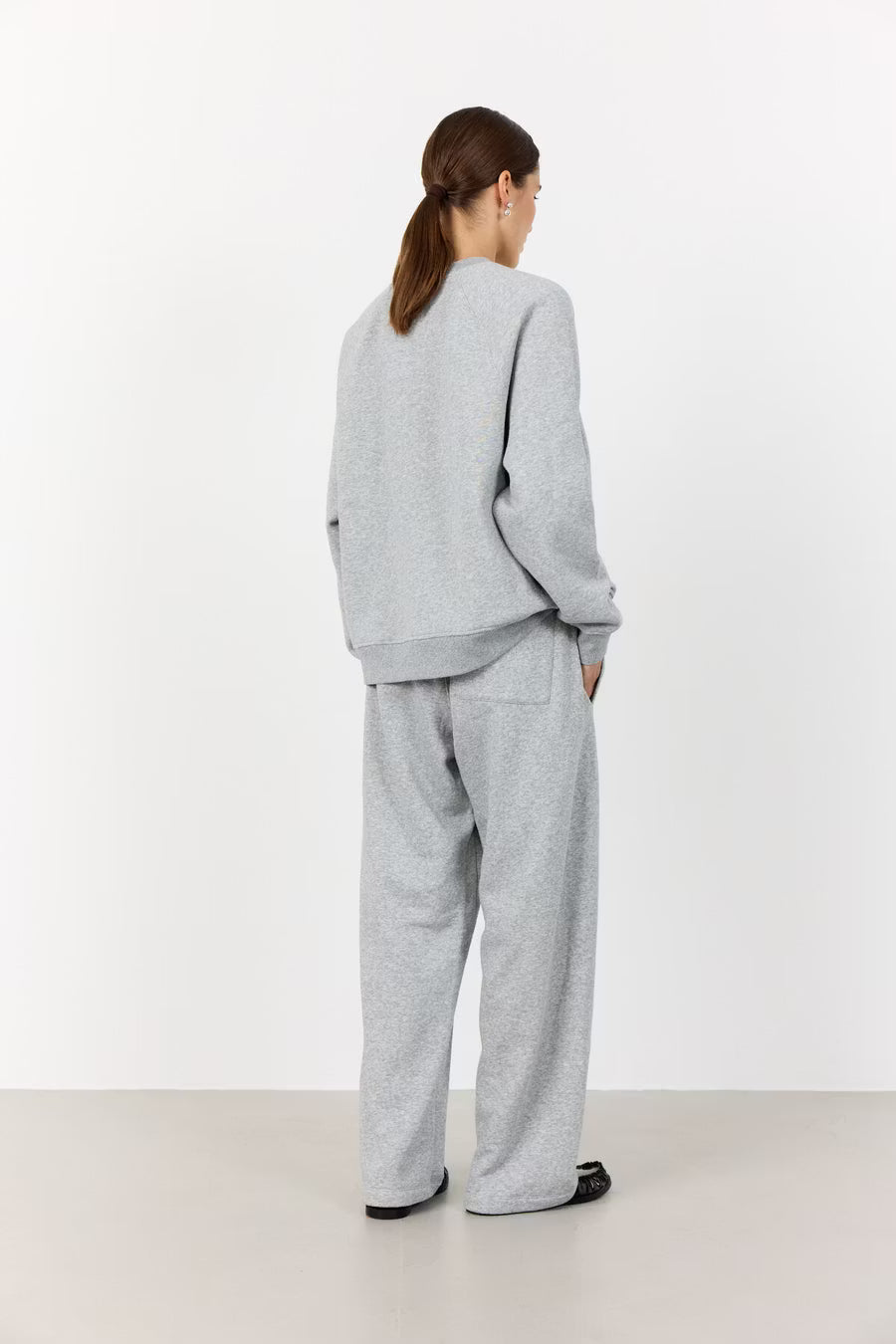 LR-Nuka 11 Sweatshirt Light Grey Levete Room